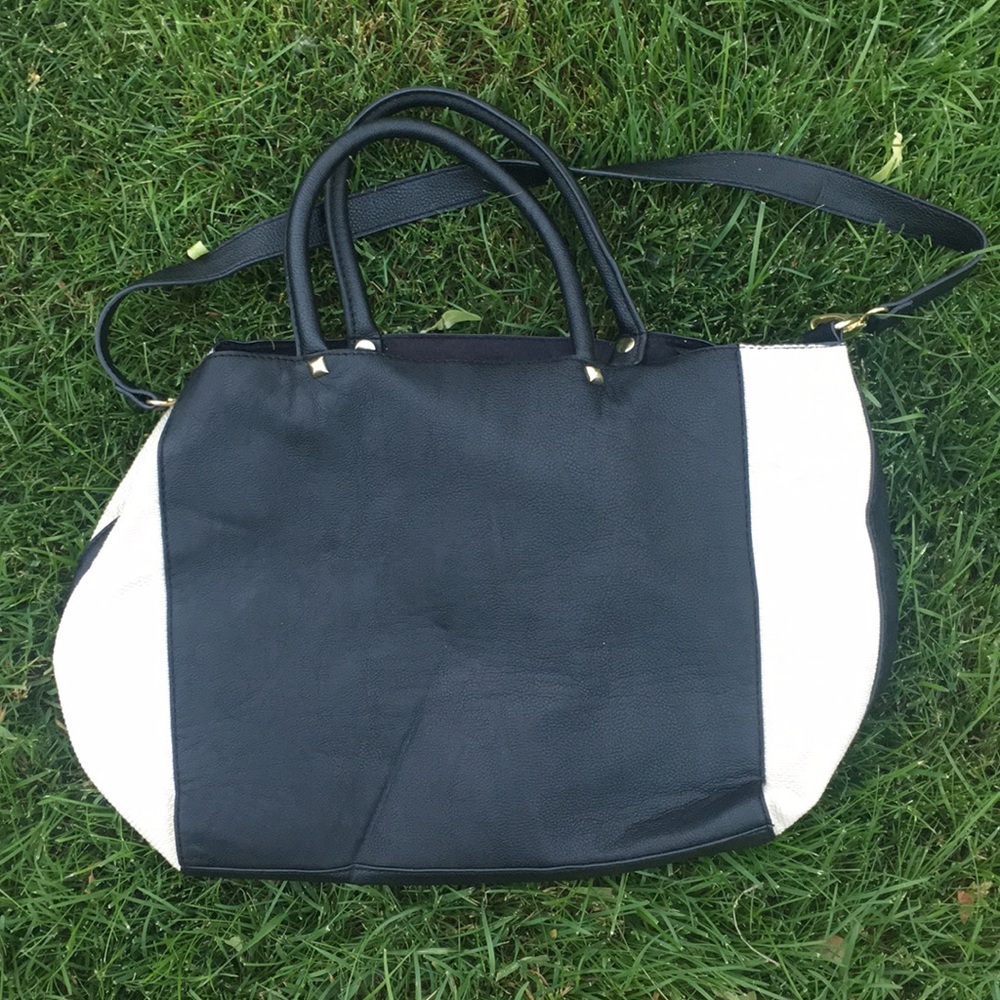 BLACK AND TAN PURSE